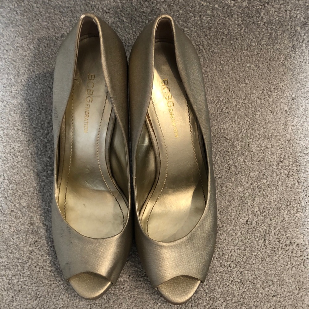 BCBGeneration open toe pump